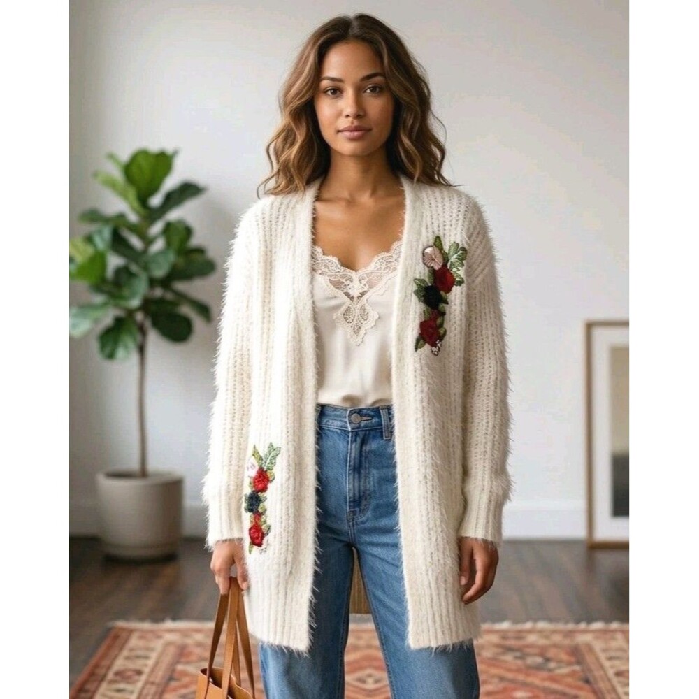 POL Women’s Ivory Fuzzy Cardigan Sweater Sz S Embroidered Floral Open Oversized